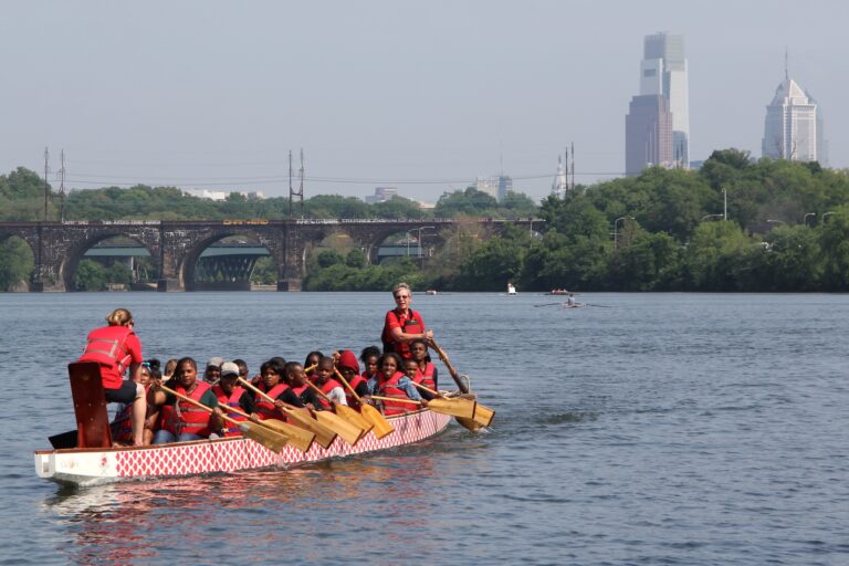 Members of the Flying Phoenix women's  team train Philadelphia middle schoolers in the art of dragon boating. (Emma Lee/for NewsWorks)