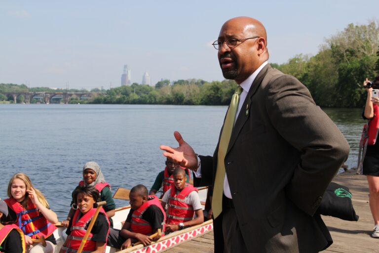 Mayor Michael Nutter talks about plans to put a permanent dragon boating dock on the Schuylkill River. (Emma Lee/for NewsWorks)