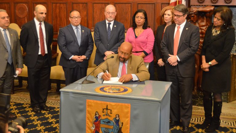  Mayor Michael Nutter signs the new agreement between Philadelphia and Comcast, Inc. (Tom MacDonald/WHYY) 