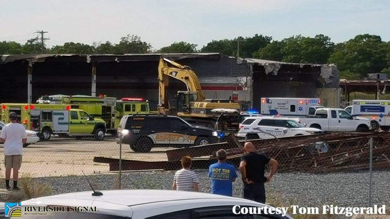  Emergency personnel at the Beachwood Plaza demolition site at 3:00 p.m. today. (Photo courtesy of Tom Fitzgerald/Riverside Signal) 