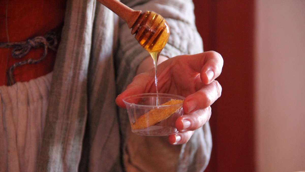  George Washington liked his hoecakes drenched in honey and butter. (Emma Lee/for NewsWorks) 