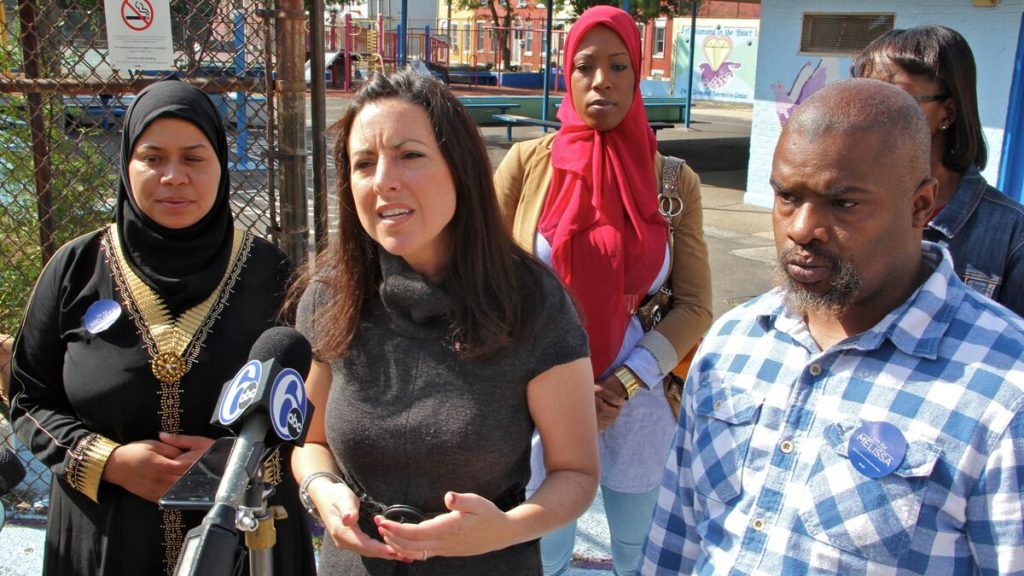 1hrzud1cx4vy3nclioywigloirhya1t2hvhe-jubeqw Republican mayoral candidate Melissa Murray Bailey, second from left, says politicians are ignoring gun violence in Philadelphia. (Emma Lee/NewsWorks)