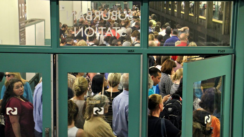 1regional rail Regional rail passengers pack the platforms at Suburban Station at rush hour. (Emma Lee/WHYY)