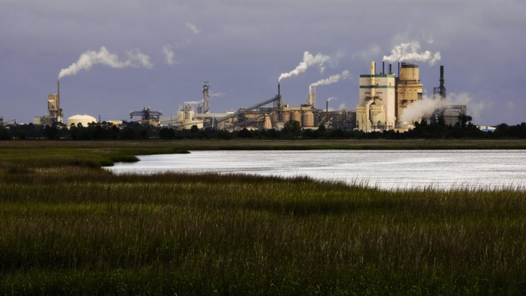 20131007-carbon-tax-for-sandy-fund-1200 File photo (Shutterstock)