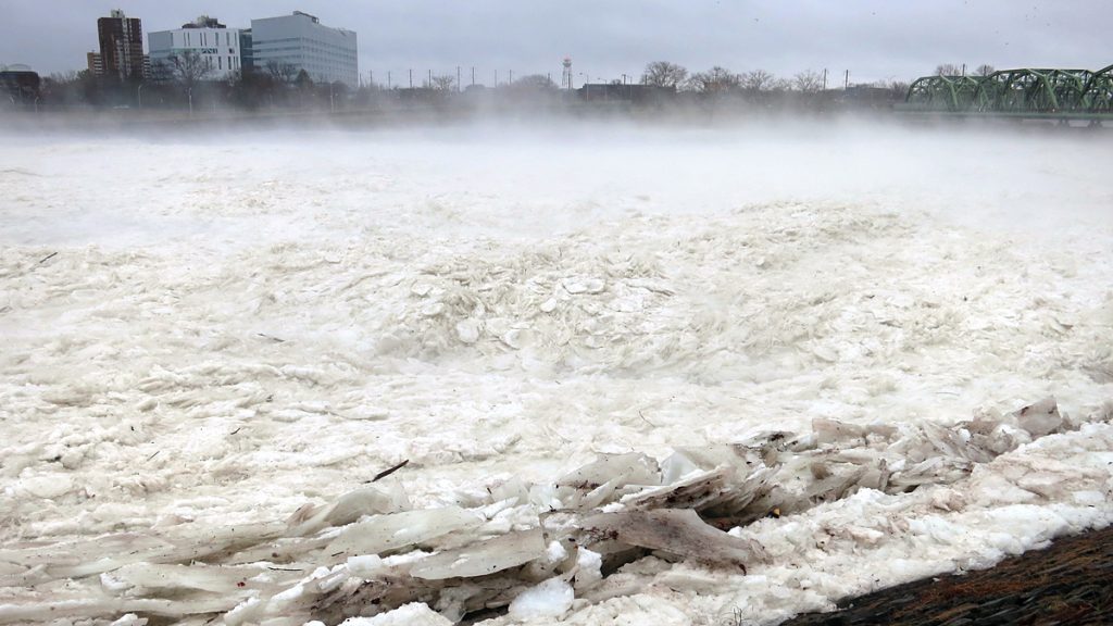  Even though temperatures reached 60 degrees in Trenton the Delaware River is still ice packed. (Evelyn Tu/for NewsWorks) 