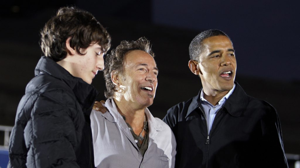 20140122-sam-springsteen-1200 Bruce Springsteen, center, stands with then presidential candidate Barack Obama and his son Sam Springsteen at a rally in Cleveland Nov. 2, 2008. (AP Photo/Alex Brandon)