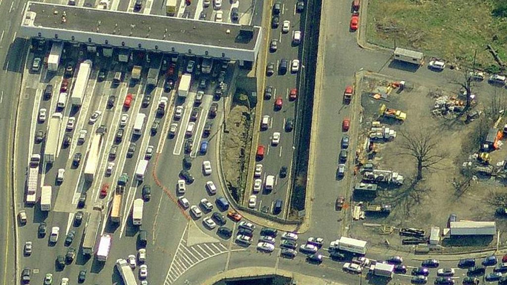20140226-bird-view-gwb-1200 Aerial view of the Fort Lee access lanes onto the George Washington Bridge. (Image via Bing Maps)