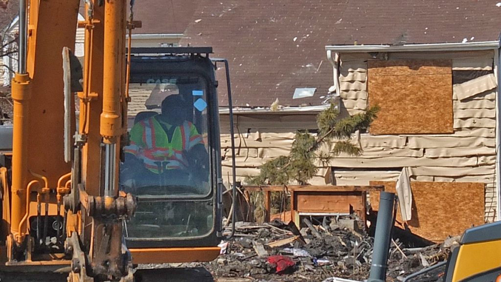 20140305-crane-operator-ewing-1200 This nearby townhome shows signs of extreme heat exposure. (Alan Tu/WHYY)