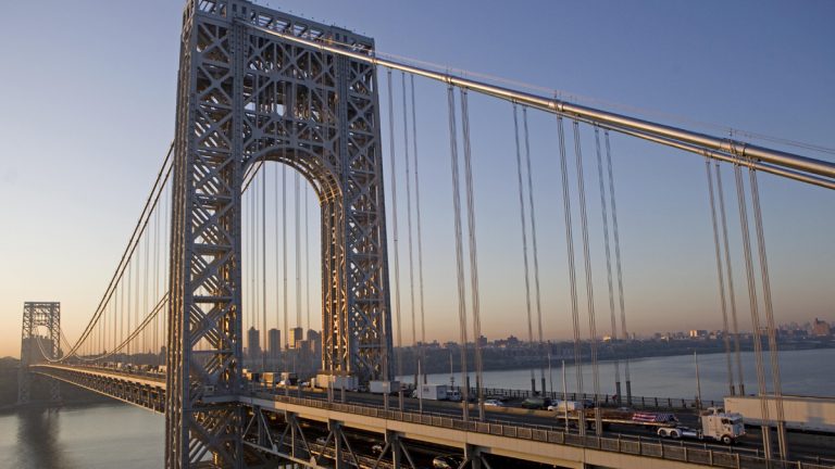 The George Washington Bridge connects New York City to Fort Lee, N.J. (AP Photo/David Goldman) 