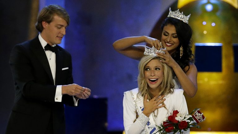  Miss America 2014 Nina Davuluri, top right, crowns Miss New York Kira Kazantsev as Miss America 2015. (AP Photo/Mel Evans) 