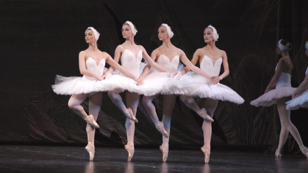 20150302-ballet-show-1200 Russian National Ballet Theatre performing Swan Lake (Photo courtesy of Russian National Ballet Theatre)