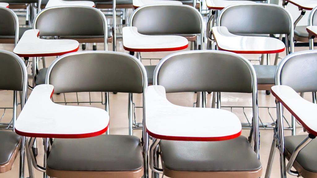 20150318-school-desks-1200