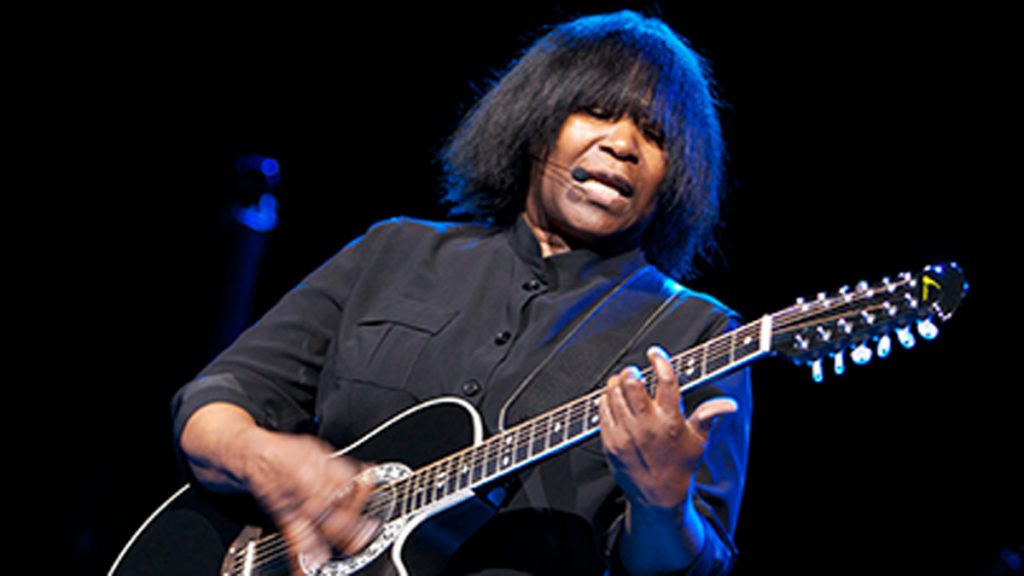 20150402-joan-1200 (Courtesy of joanarmatrading.com)