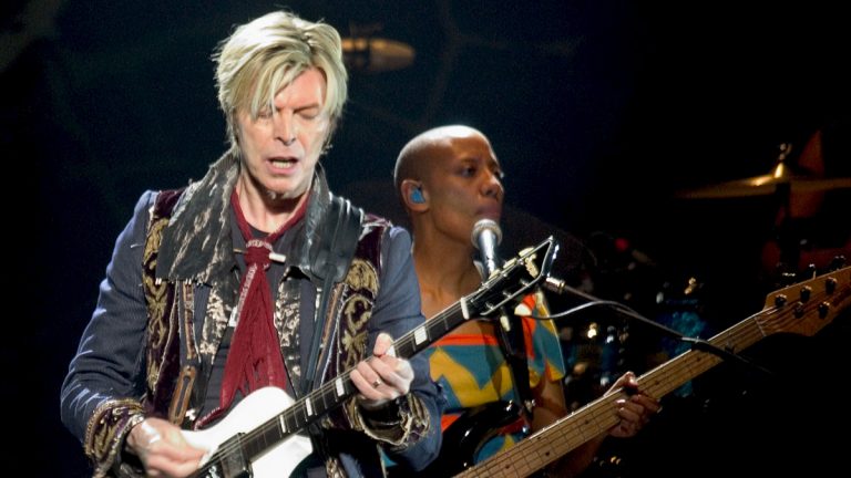  Rock vocalist David Bowie, left, performs at the Fleet Center in Boston, Tuesday, March 30, 2004. (AP Photo/Robert E. Klein) 