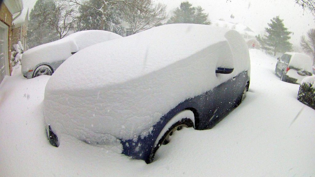 20160123-snow-covered-car-in-princeton-by-alan-tu-1200-for-web Heavy snow fell Friday night in Princeton, NJ. (Alan Tu/WHYY)