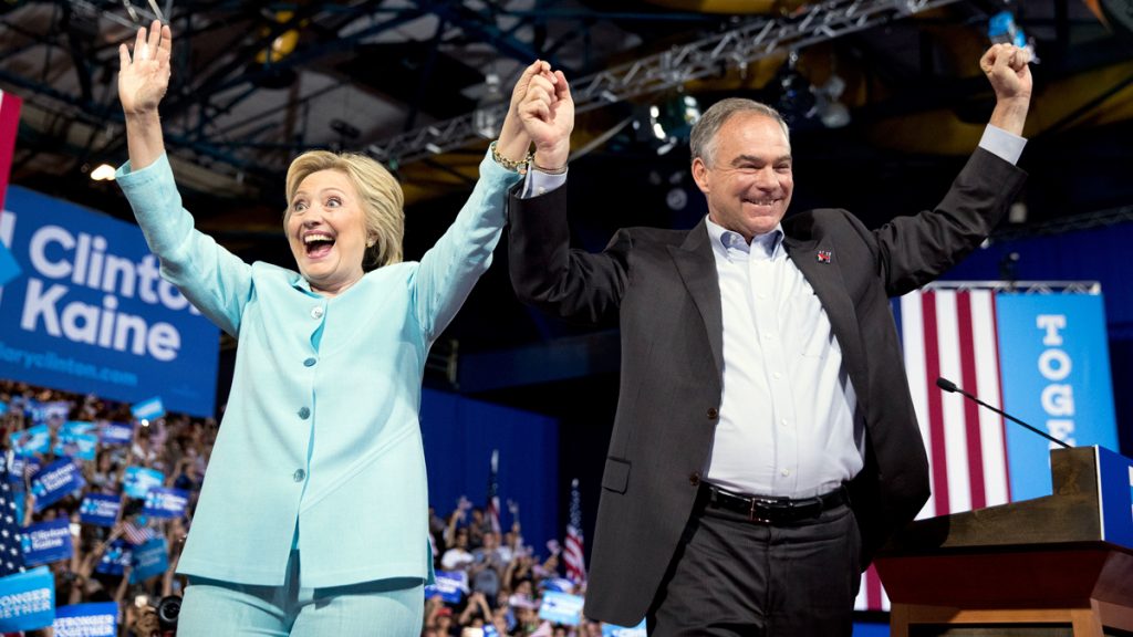 20160728-clinton-campaign-headed-to-harrisburg-1200 (AP Photo/Andrew Harnik)