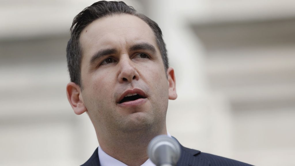 20160828-steven-fulop-1200 Jersey City Mayor Steven Fulop endorses Phil Murphy in the 2017 N.J. gubernatorial race. (AP Photo/Julio Cortez)