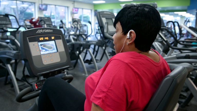 Donna Williams listens to R&B hits at the Phila U. campus gym. The Phila U. employee visits gym three times a week. (Bastiaan Slabbers/for NewsWorks)