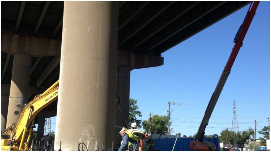 495-bridge-repairs Construction crews work around the clock on I-495 bridge.(Nichelle Polston/WHYY)