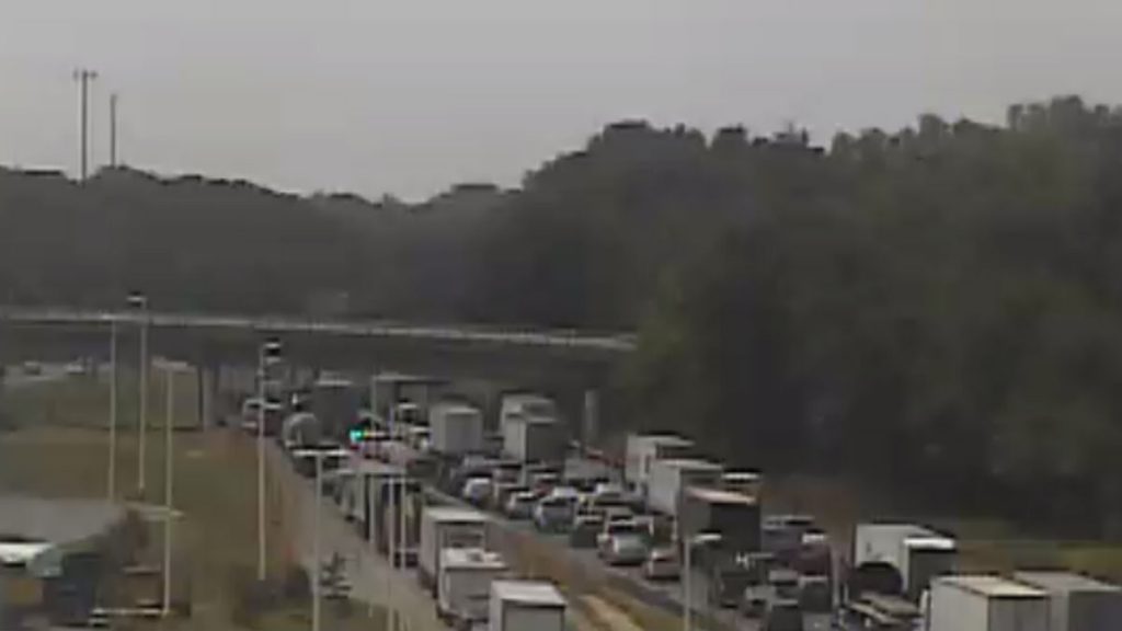 95-sb-169 Traffic backups on SB I-95 near the service plaza due to an accident near Rt. 896. (photo via DelDOT traffic camera)