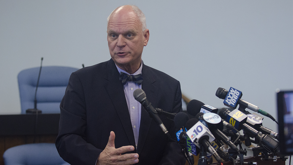 Atlantic City Mayor Don Guardian speaks during a press conference about  the possible takeover of the city by the state. (Anthony Smedile for NewsWorks)