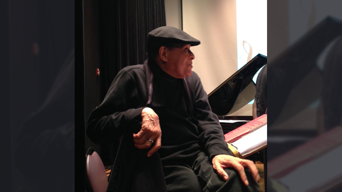 Al Jareau giving a master class at the Clef Club in Philadelphia on February 19th 2015 (Elisabeth Perez-Luna/WHYY)