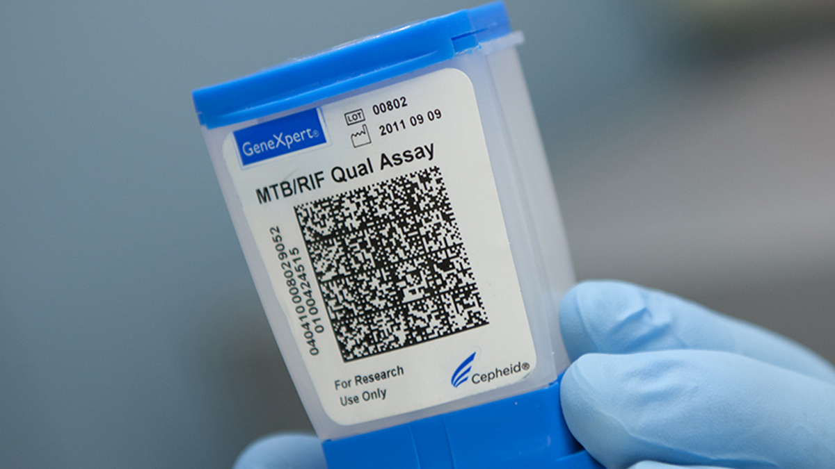  Researchers will adapt this cartridge, now used worldwide for tuberculosis screenings, to collect and test samples from potential Ebola patients. (Image courtesy of Rutgers University/John Emerson) 