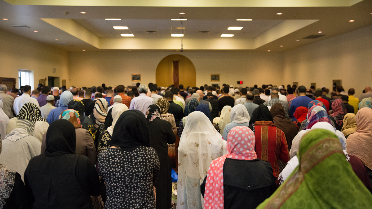  Worshippers gather at the Muslim Association of Lehigh Valley in Whitehall, Pennsylvania.  Allentown has one of the largest Syrian populations in the U.S., and Syrian refugees are expected to resettle in the region.  (Lindsay Lazarski/WHYY) 