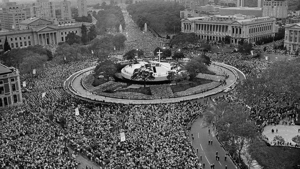  In this Oct. 3, 1979 file photo Pope John Paul II performs an outdoor mass for a huge audience at Logan Circle in Philadelphia.  (AP file photo) 