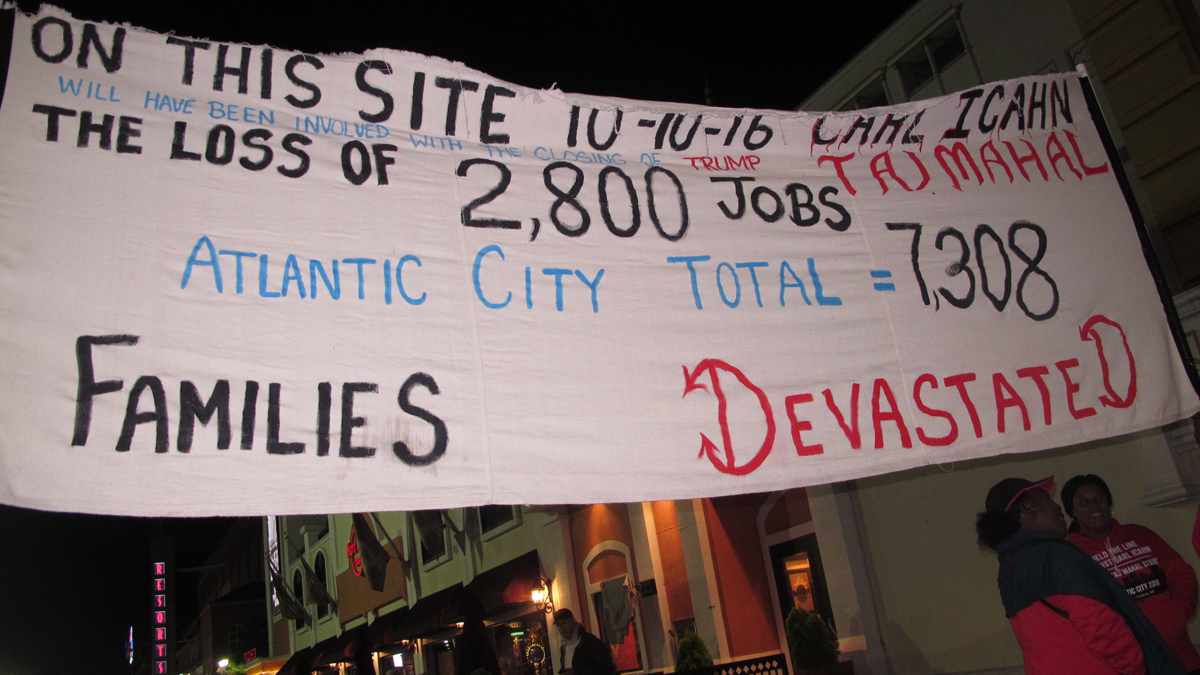 Striking union members protest outside the Trump Taj Mahal casino in Atlantic City moments before it owner Carl Icahn  shut it down in October. New Jersey lawmakers are considering hampering casino  owners who shut down over a labor dispute and then seek to reopen with non-union workers. (AP Photo/Wayne Parry)