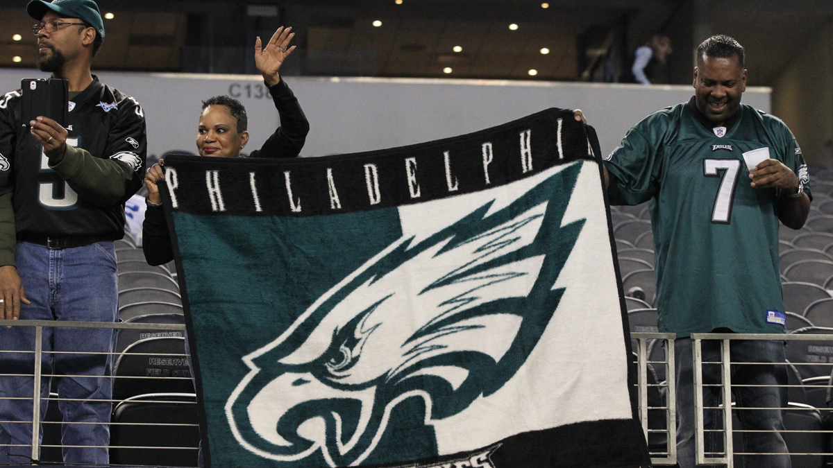 Unidentified Philadelphia Eagles fans wave to the team following an NFL football game against the Dallas Cowboys, Thursday, Nov. 27, 2014, in Arlington, Texas. The Eagles won 33-10. (AP Photo/John F. Rhodes)