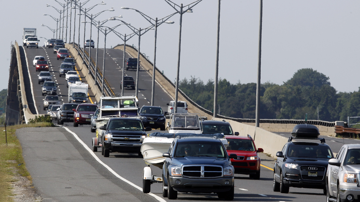 Traffic jams the Garden State Parkway across the Great Egg Harbor Bay Inlet Bridge near Ocean City, N.J.  (AP Photo/Mel Evans)