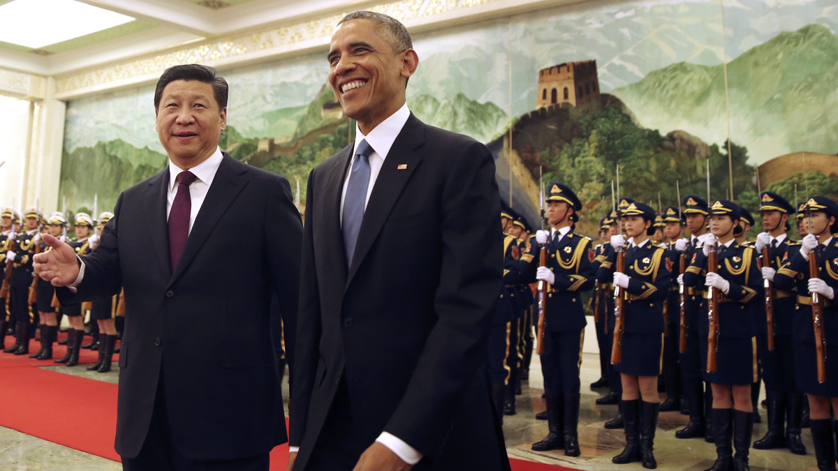  U.S. President Barack Obama smiles as he walks with Chinese President Xi Jinping during a welcome ceremony at the Great Hall of the People in Beijing Wednesday, Nov. 12, 2014. (Andy Wong/AP Photo) 