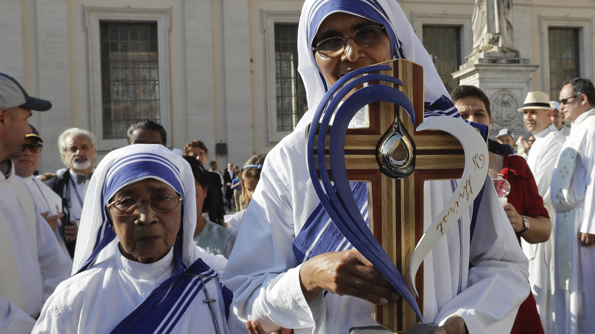 The relics of Mother Teresa are carried by nuns prior to the start of a mass celebrated by Pope Francis where she will be canonized in St. Peter's Square, at the Vatican, Sunday, Sept. 4, 2016. Thousands of pilgrims thronged to St. Peter's Square on Sunday for the canonization of Mother Teresa, the tiny nun who cared for the world's most unwanted and became the icon of a Catholic Church that goes to the peripheries to tend to lost, wounded souls. (AP Photo/Gregorio Borgia)