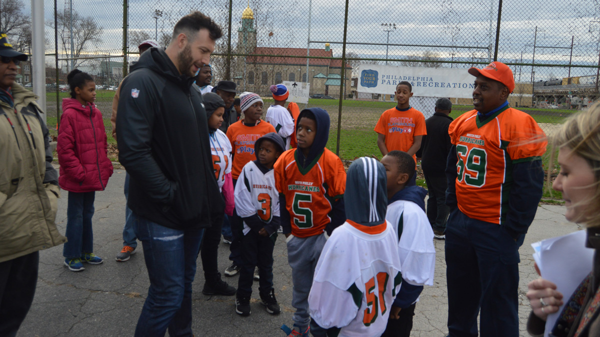  Eagles linebacker Connor Barwin talks with kids at the Smith Playground in South Philadelphia. His foundation helped bring about the $3 million project. (Tom MacDonald/WHYY)    
