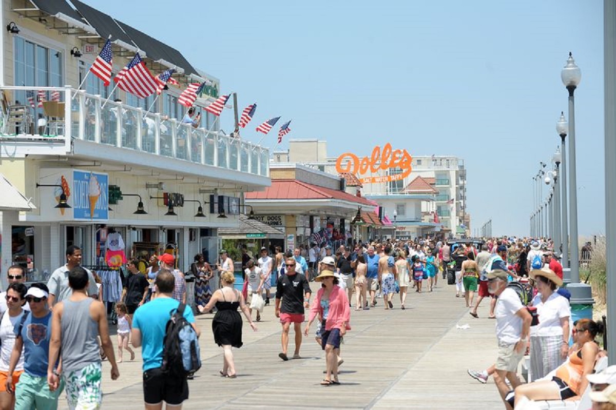  Rehoboth Beach & Boardwalk (Photo courtesy of www.cityofrehoboth.com) 