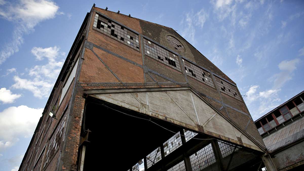  One of the empty buildings of the Bethlehem Steel Co. still standing at the Sands Casino Resort campus. (Lindsay Lazarski/WHYY) 