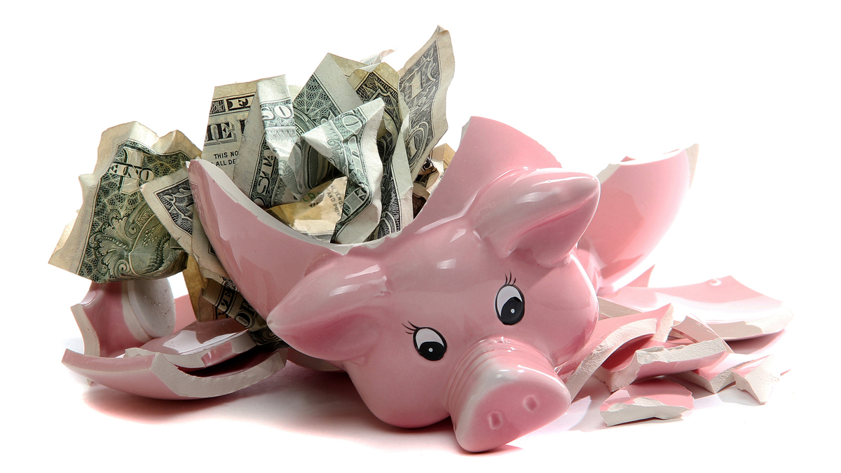 (<a href='http://www.bigstockphoto.com/image-30624272/stock-photo-broken-piggybank-with-dollar-notes'>Big Stock</a>)