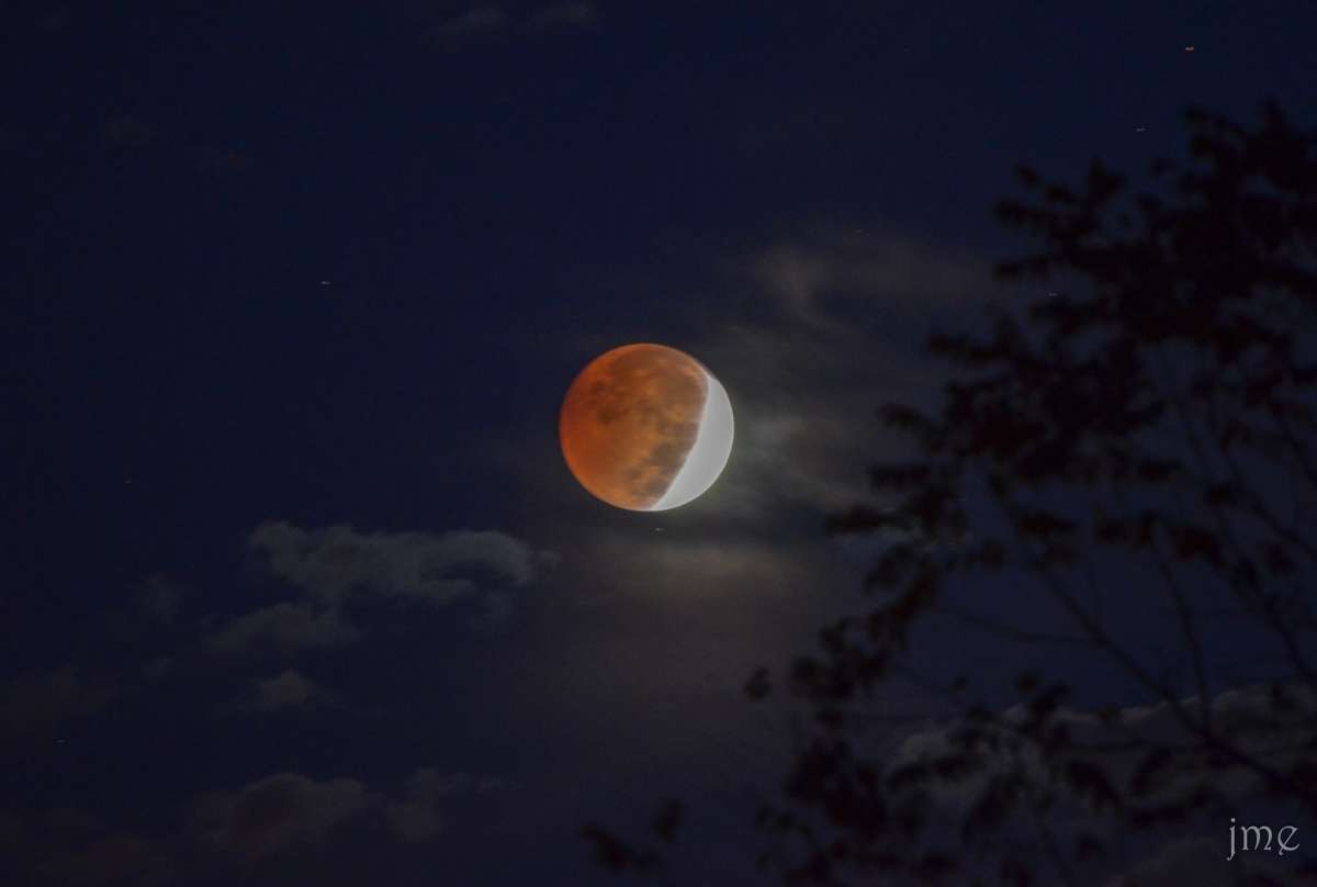  (Photo: 2014 lunar eclipse by John Entwistle Photography) 