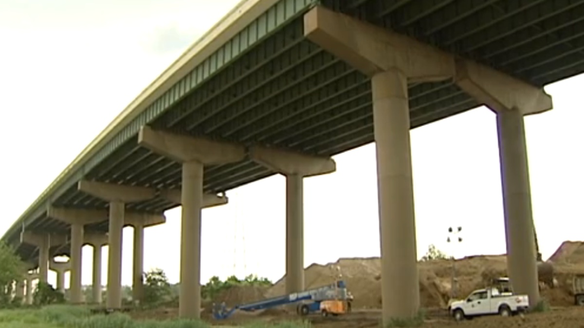  Looking up at close I-495 bridge. (Gene Ashley/WHYY) 
