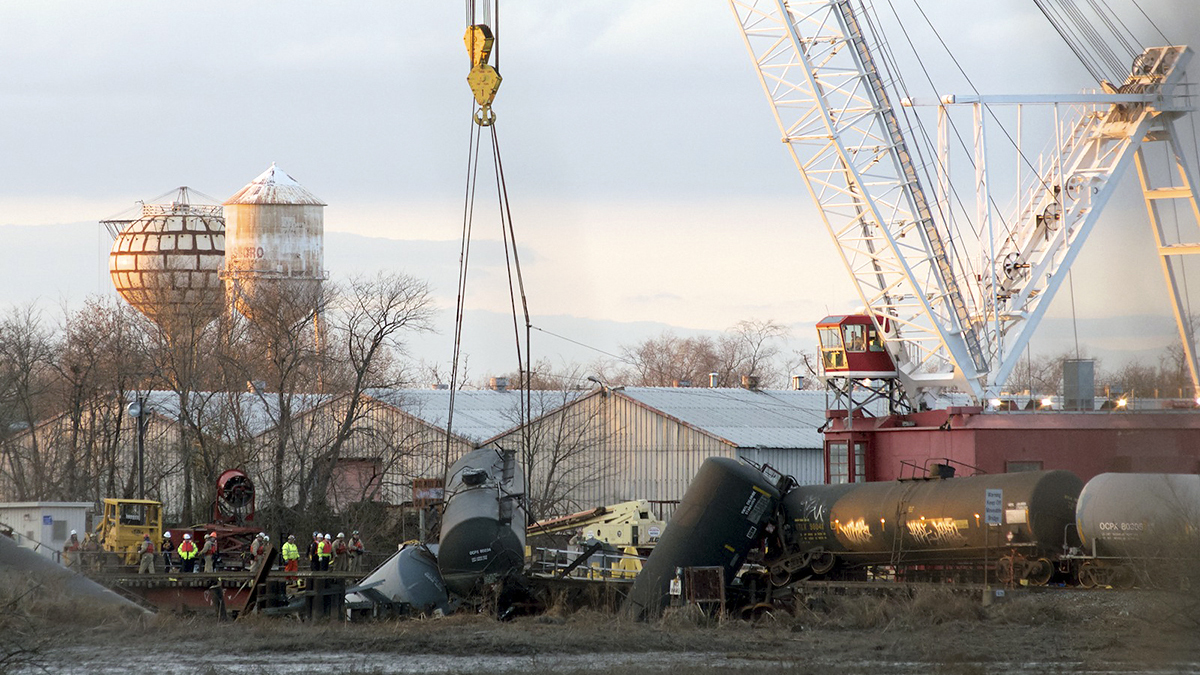  A crane lifts up a car at the derailment site in Paulsboro, N.J. (Bas Slabbers/for NewsWorks) 