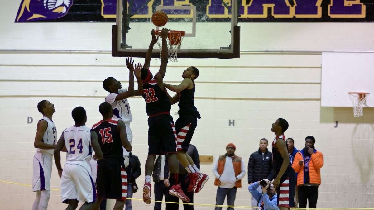  Tuesday night's game between the MLK Cougars and Imhotep Panthers came down to the final seconds. (Bas Slabbers/for NewsWorks) 