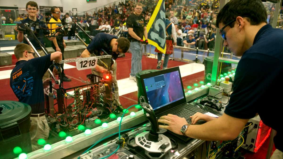  Springside Chestnut Hill Academy students at the FIRST robotics competition. (Bas Slabbers/for NewsWorks) 