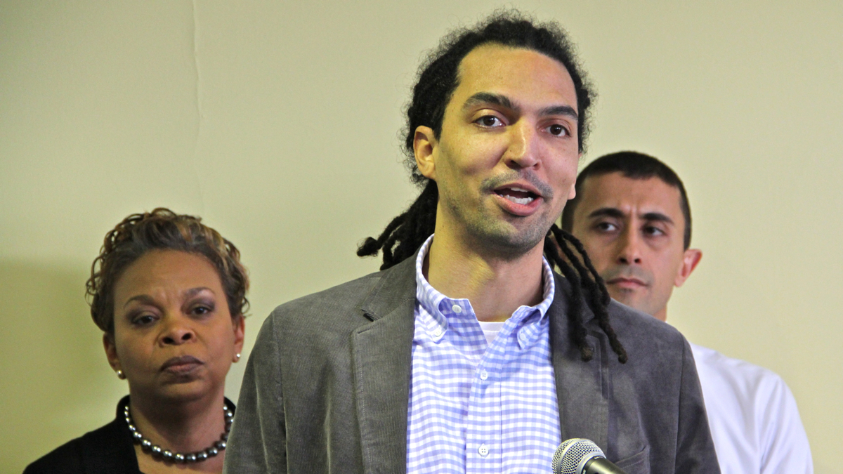  Drew Martin, executive director of KIPP Cooper Norcross Academy, talks about community benefit agreements between Camden and its Renaissance charter schools. (Emma Lee/WHYY) 