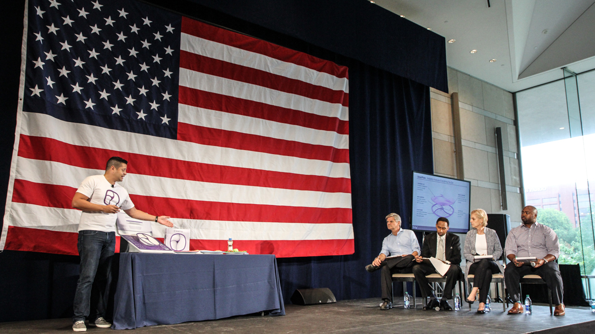 David Ortiz pitches SmartPlate to the Rise of the Rest judges. (Kimberly Paynter/WHYY)