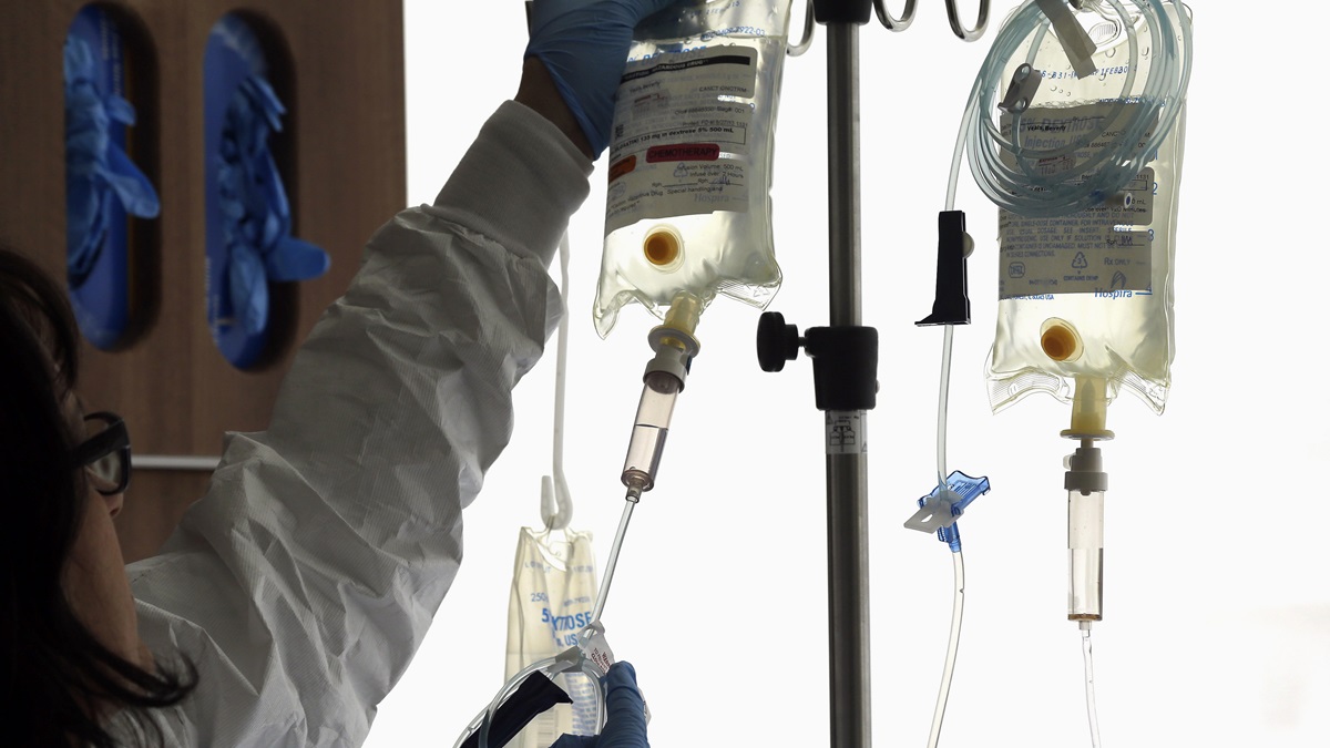  A nurse prepares to administer chemotherapy treatment to a patient in this file photo. (AP Photo/Gerry Broome) 