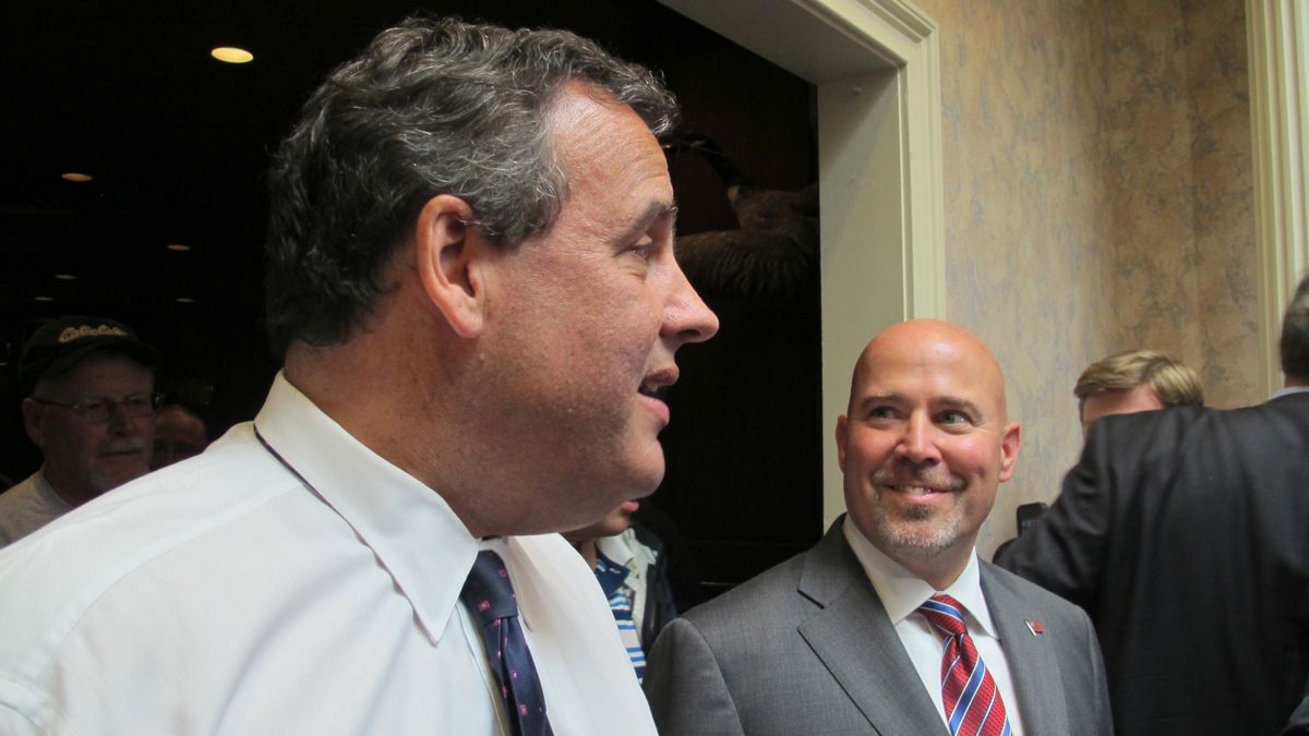  Gov. Chris Christie stumps for third district candidate Tom MacArthur at Mastoris diner in Bordentown. (Katie Colaneri/WHYY) 