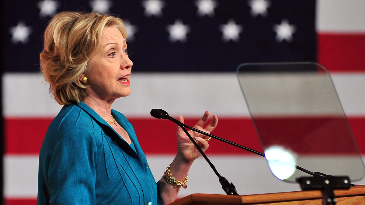  Democratic presidential candidate Hillary Rodham Clinton calls on Congress to end the trade embargo the U.S. has imposed against Cuba since 1962, Friday, July 31, 2015, during a campaign stop at Florida International University in Miami.  (AP Photo/Gaston De Cardenas) 
