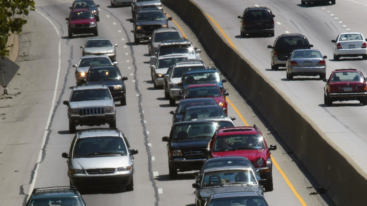 Suburban commuters who work in Philadelphia pay a 3.5% city wage tax. Some Bucks County municipalities are lobbying to have one percent sent back to where workers live. (George Widman/AP Photo