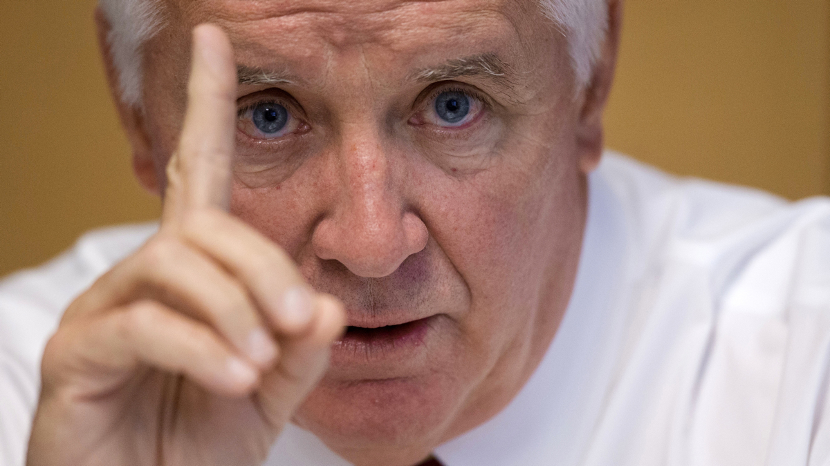  Gov. Tom Corbett has called for the state board of education to review state education standards in language arts and math, worrying that they too closely ally with Common Core.(Matt Rourke/AP photo) 